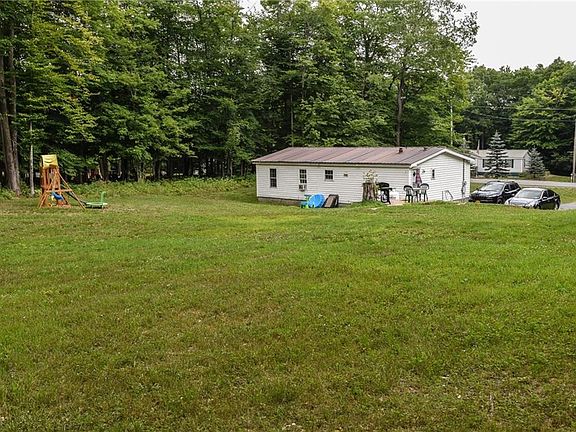 4th image of 8770 Foxwood Ln