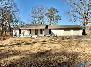 112 Park St, Centre, AL 35960