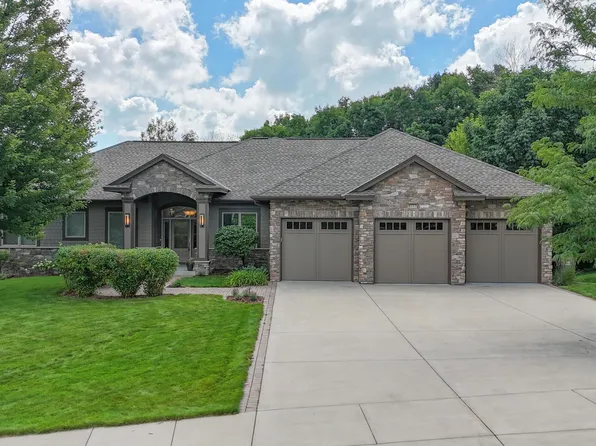 8777 Stonefield Ln, Chanhassen, MN 55317