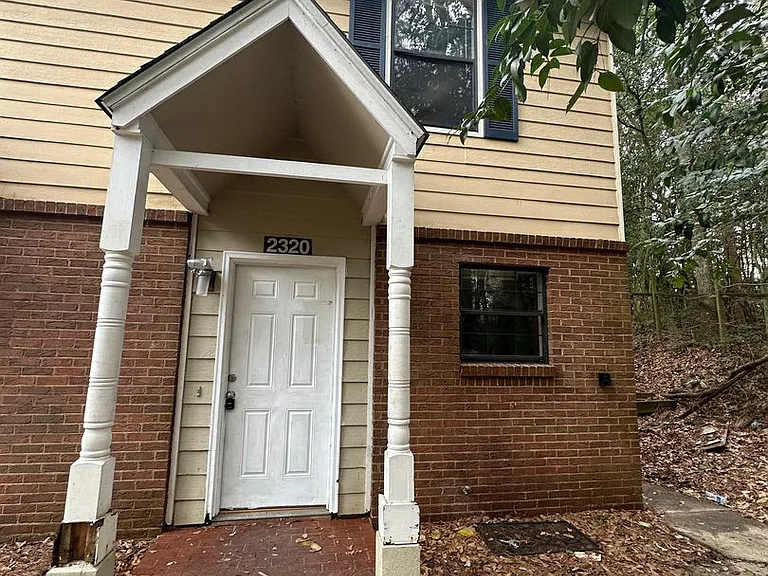 2320 Sylvan Ct — Photo 1