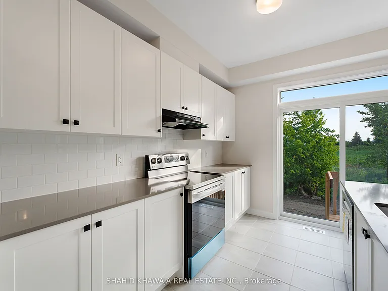 93 Hackamore Cres — Photo 12