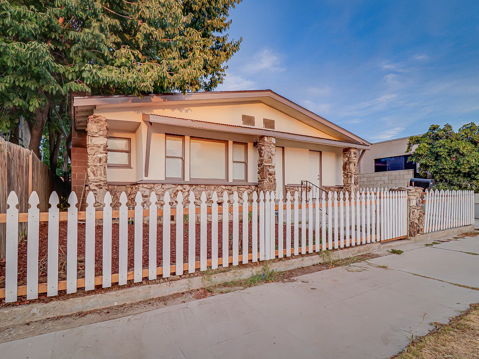 3 bed, 1500 sqft, $2,550 — Photo 2