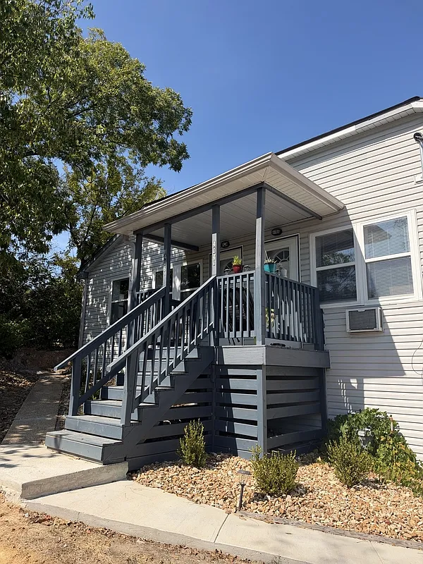 1 bed, 1.0 bath, 700 sqft, $950 — Photo 2