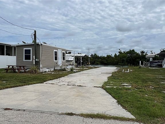 3rd image of 3900 Royal Palm Dr
