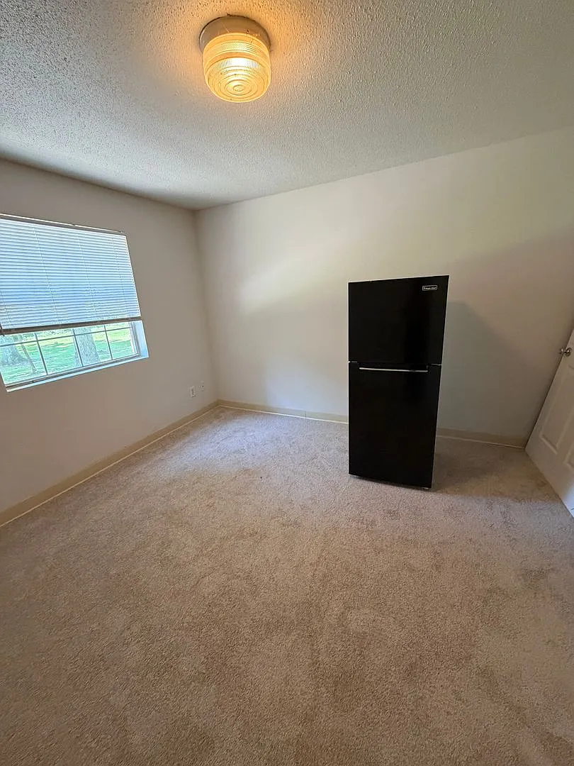 Campus Suites — Photo 3