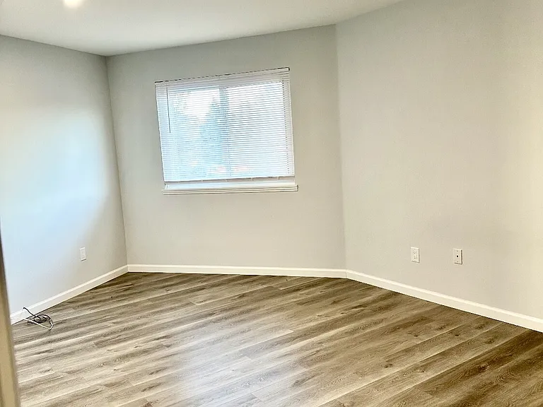 126 Biruta St #B16 — Photo 6