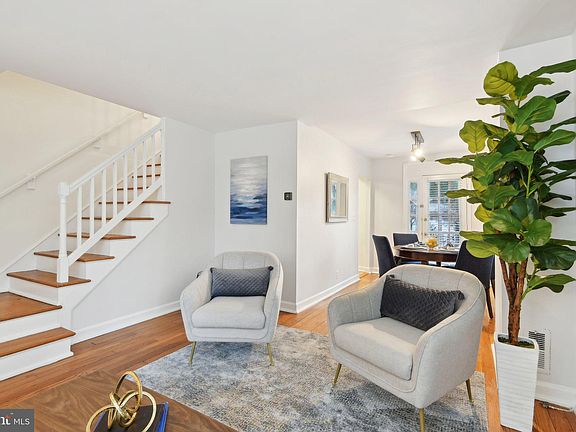 3rd image of 2812 S Columbus St