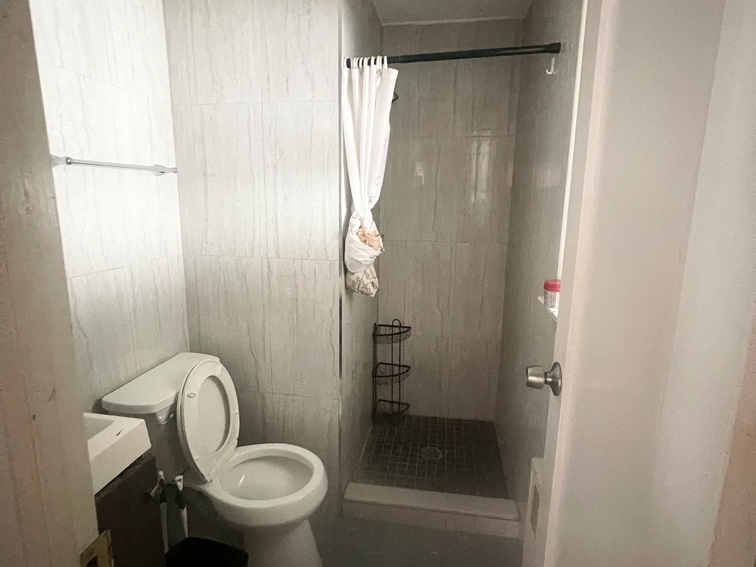 4 bed, $4,000 — Photo 2