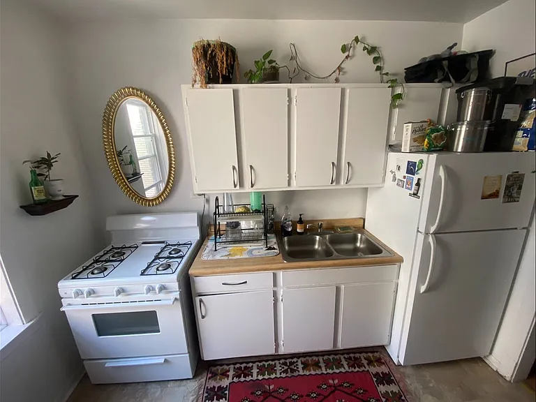 2804 N Cambridge Ave — Photo 2