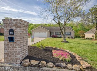 6124 Rivers Run Dr, Knoxville, TN 37914