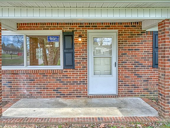 5th image of 956 Shannon Dr
