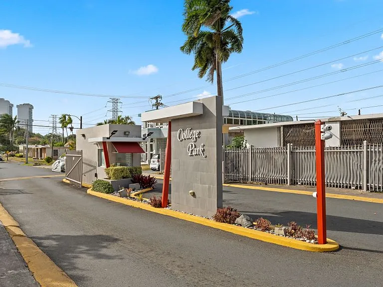 Calle Padua 262 Urb College Park — Photo 42