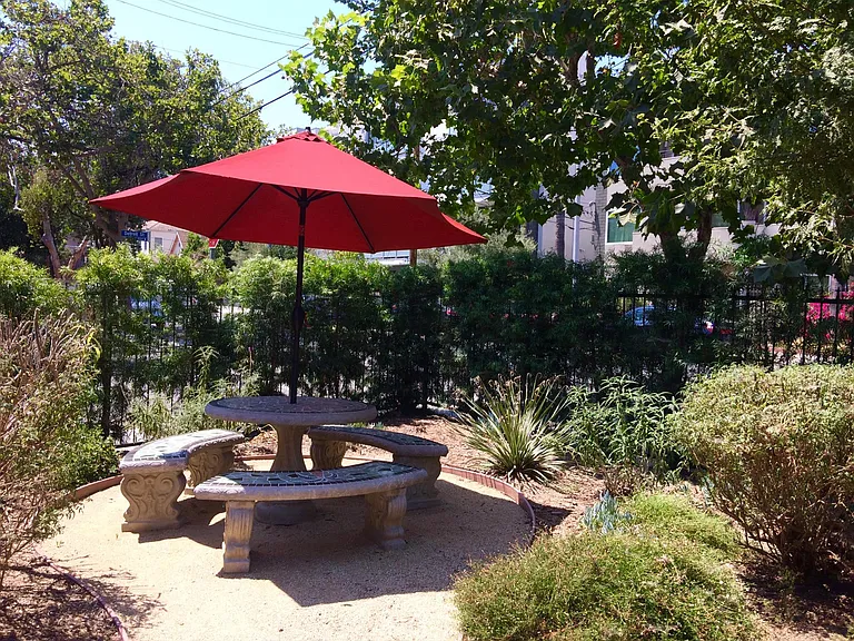 7120 Hawthorn Ave — Photo 11