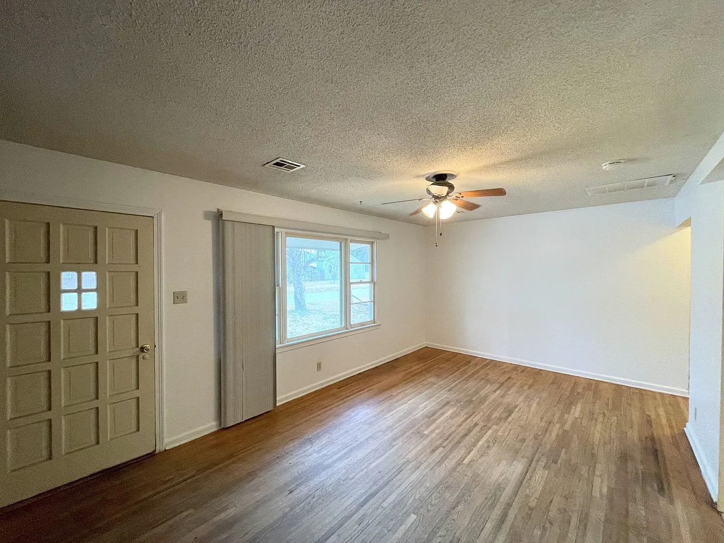 Comfortable 2 bed 1 bath home — Photo 4