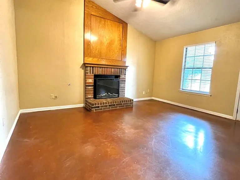 808 Peregrine Dr — Photo 3