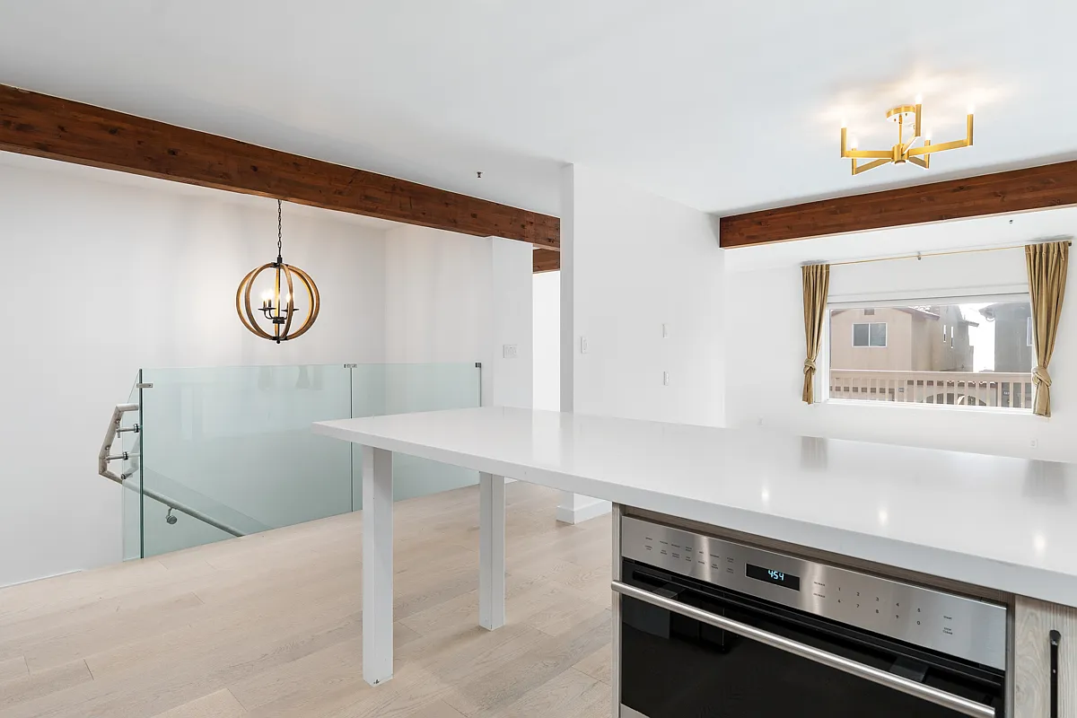 3 bed, 3.0 bath, 1750 sqft, $6,900 — Photo 3