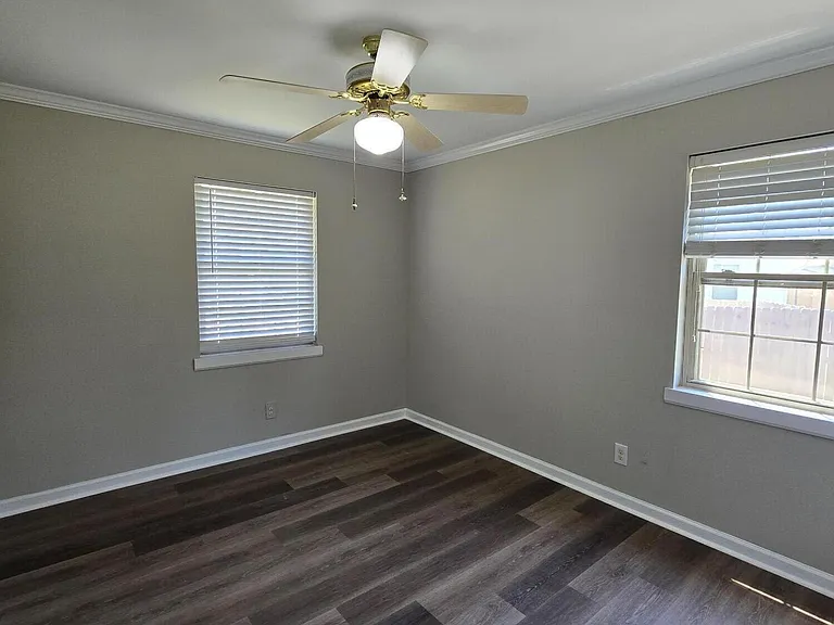 1805 Castleton Ct — Photo 2