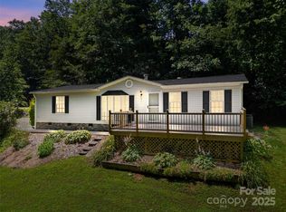 946 Turkey Pen Gap Rd, Horse Shoe, NC 28742