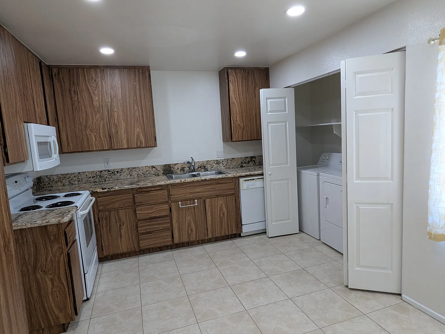 2 bed, 881 sqft, $2,500 — Photo 3