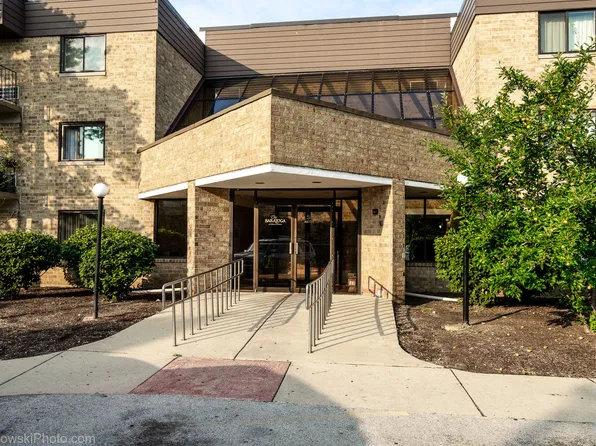 5600 Astor Ln Unit 307, Rolling Meadows, IL 60008