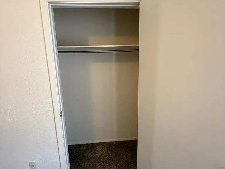 1100 La Fonda Dr — Photo 8