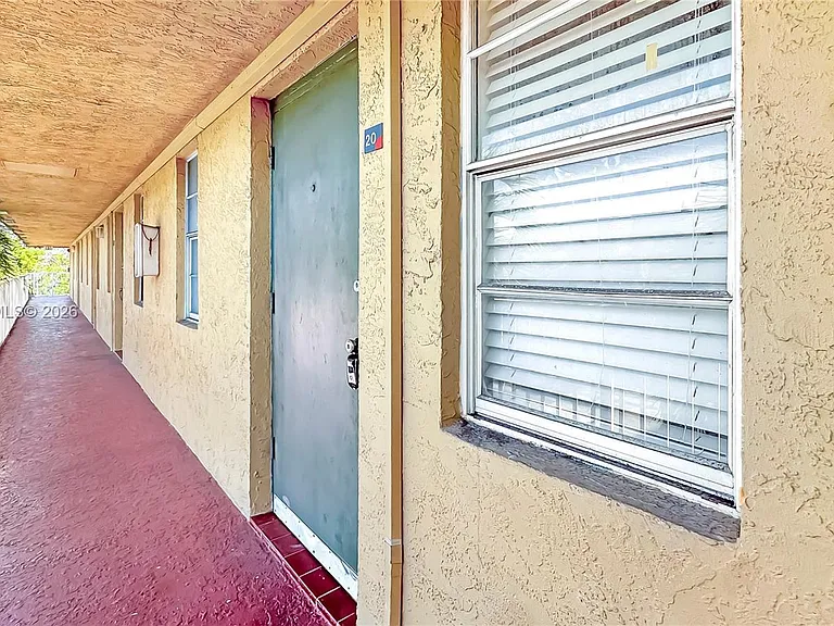 4081 N Dixie Hwy #20 — Photo 10