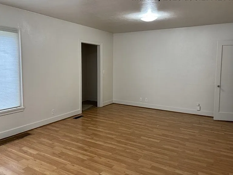 595 E Washington St — Photo 9
