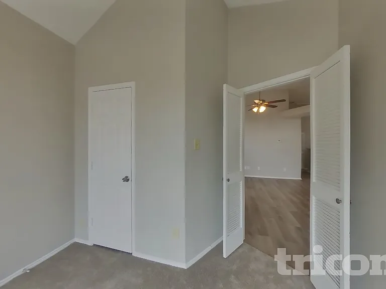 908 Winchester Ln — Photo 12