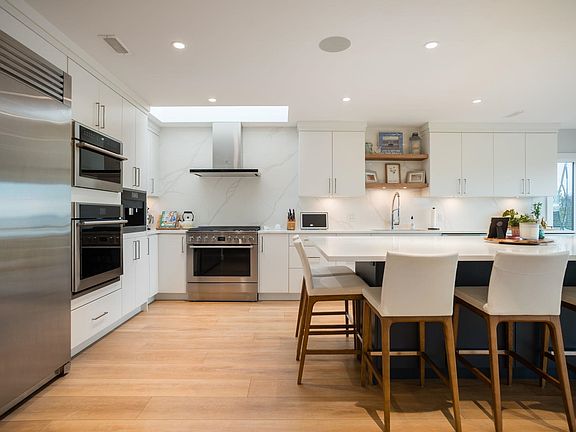 5th image of 1584 Beach Grove Rd