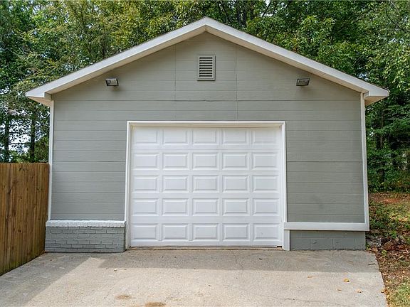 4th image of 40 Red Top Cir