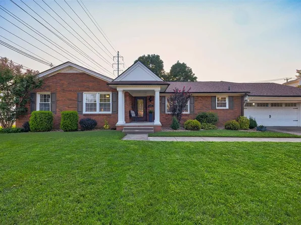 2220 Fieldcrest Dr, Owensboro, KY 42301