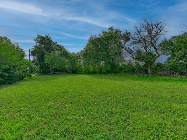 915 Farmers Rd, Brenham, TX 77833