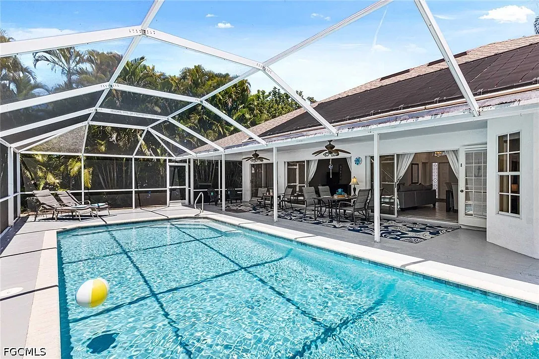 3 bed, 2.0 bath, 1722 sqft, $4,210 — Photo 1
