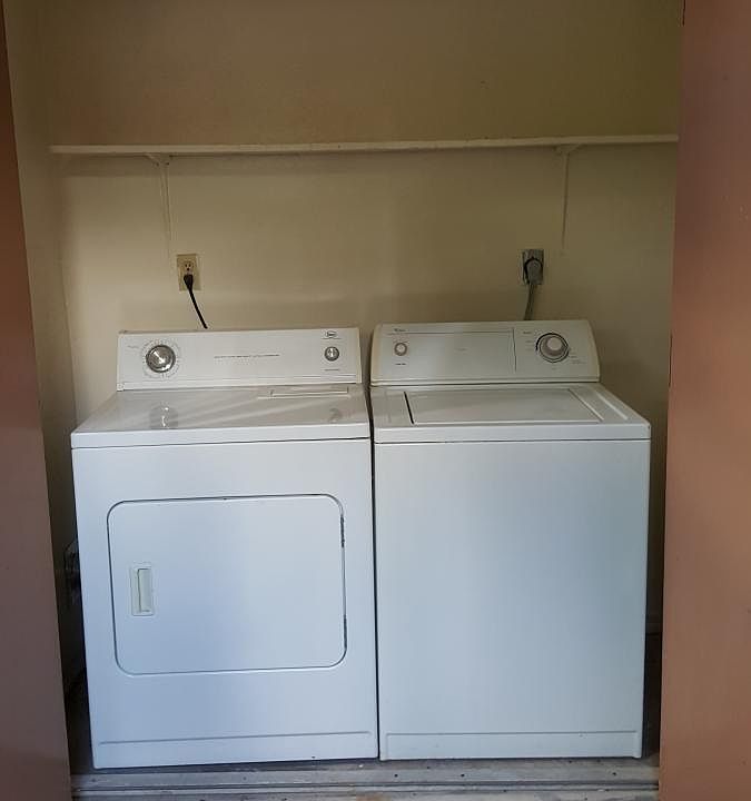 washer & dryer included