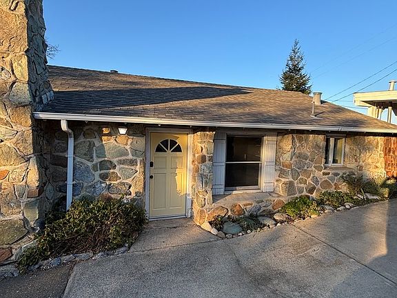 3rd image of 560 Landis Cir