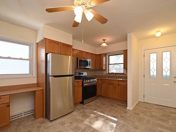 3rd image of 405 Cromwell Ave