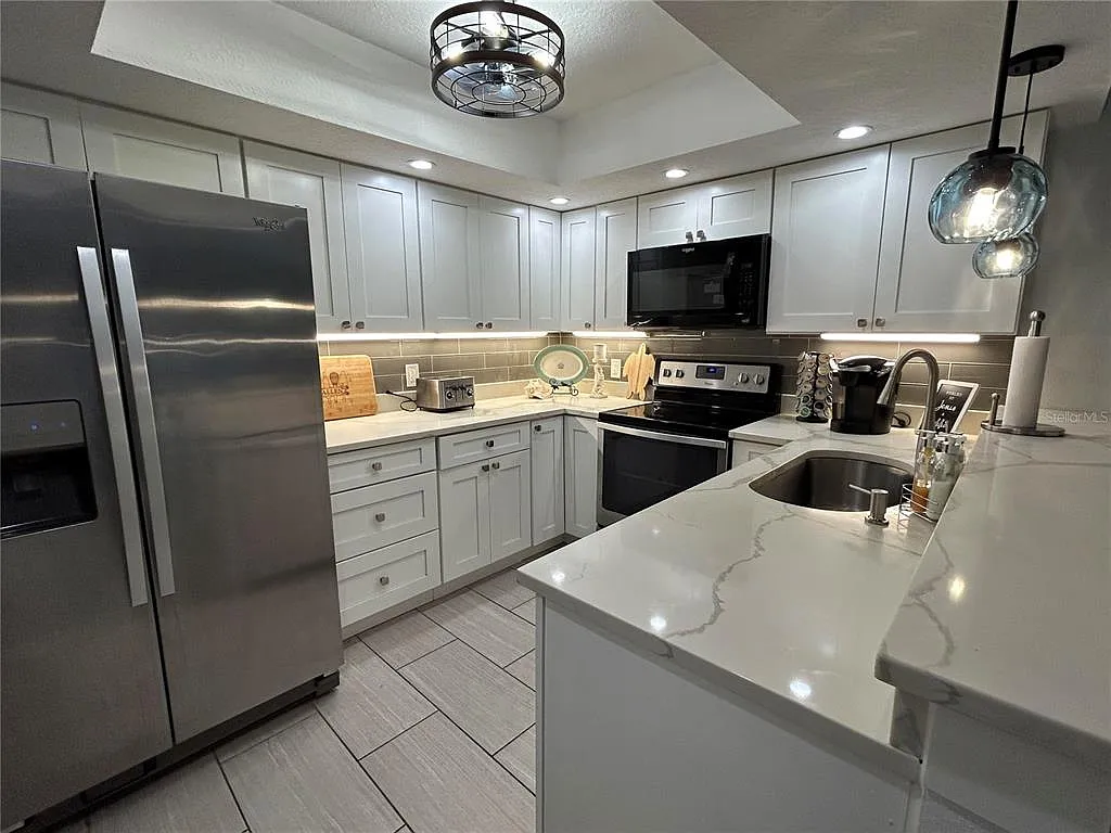 3 bed, 2.0 bath, 1224 sqft, $3,000 — Photo 4