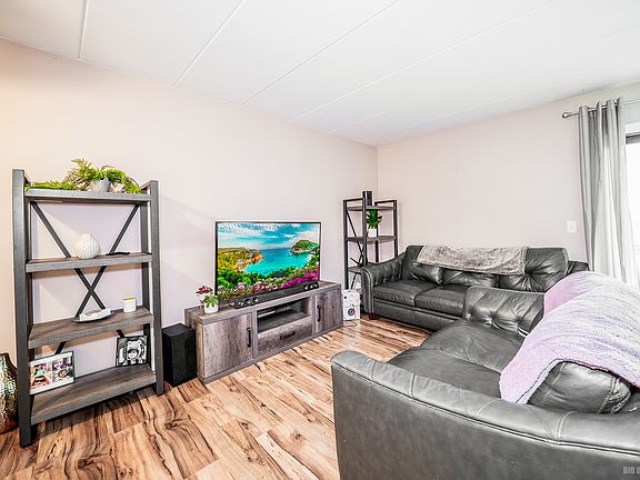 4th image of 9847 Treetop Dr APT 2E