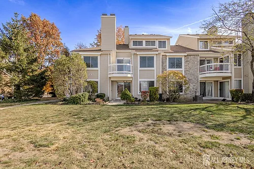 26 Farnham Sq Photo 1