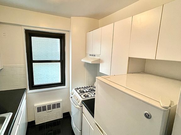 5th image of 7 E 86th St APT 7C