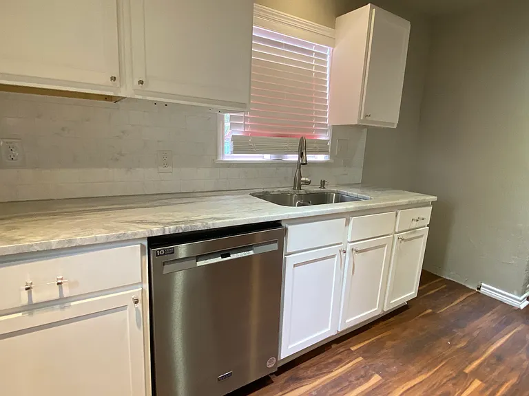 2118 Burnet St — Photo 12