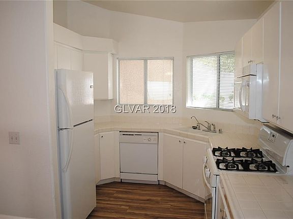5th image of 745 Yacht Harbor Dr