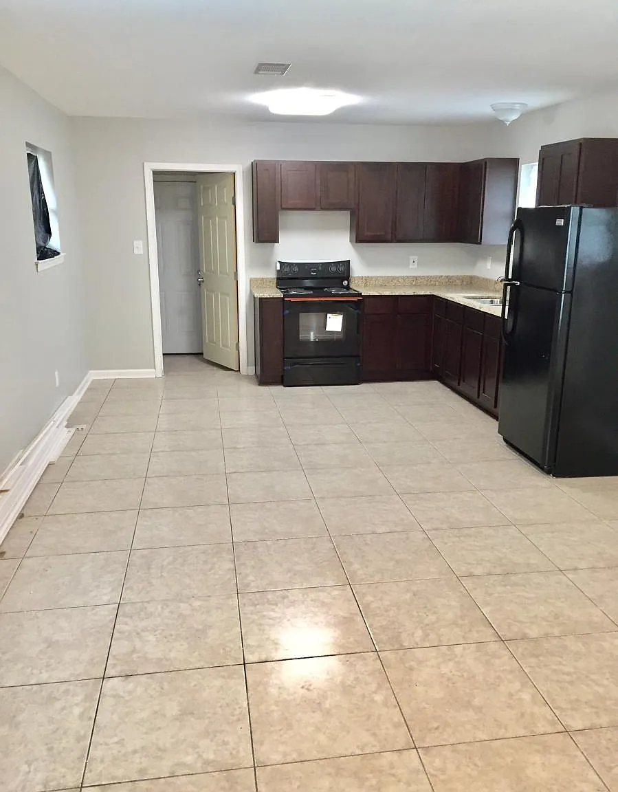 2 bed, 1092 sqft, $1,300 — Photo 3
