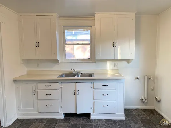 118 Eye St, Bakersfield, CA 93304