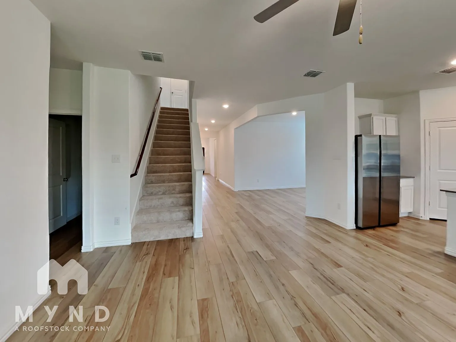 4 bed, 2.5 bath, 2348 sqft, $2,215 — Photo 3