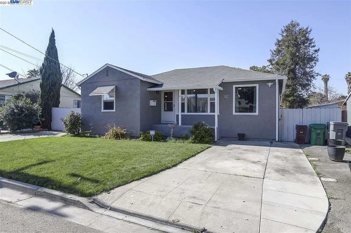 15587 Sharon St photo 1