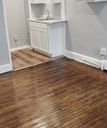 4th image of 132 Spring St APT 1
