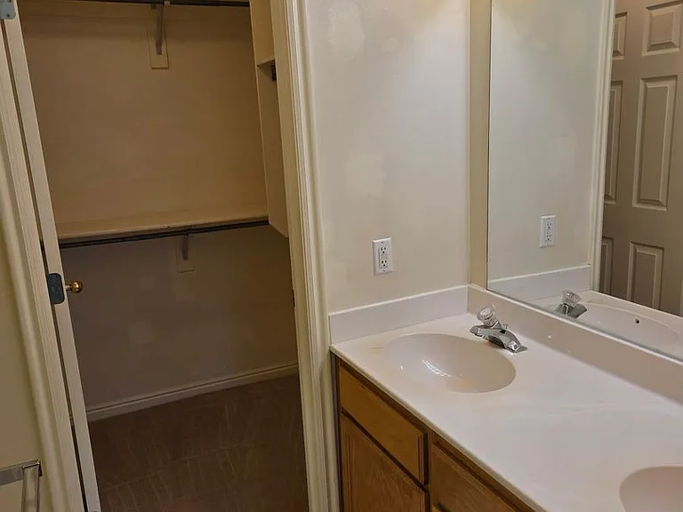 689 N 340 W — Photo 12