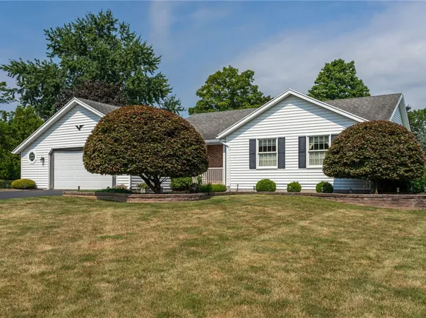 23 Chiswick Dr, Churchville, NY 14428