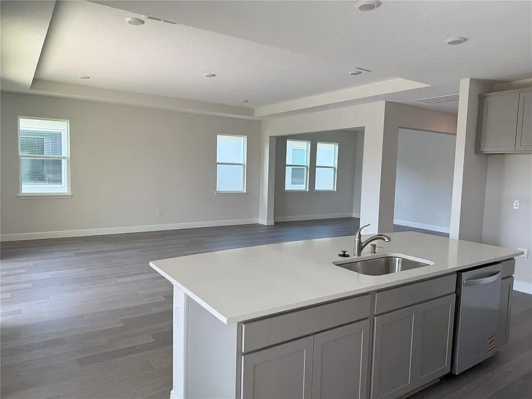 2113 Warren Acres Blvd — Photo 3